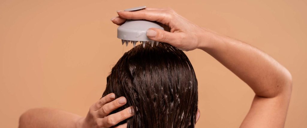 Deep conditioning of hair for healthy hair tips